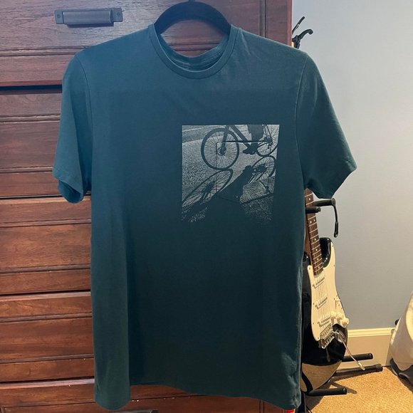 Old Navy Blue Graphic T-Shirt - Picture 1 of 4